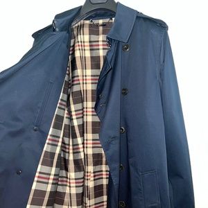 Burberry Trench Coat - via Sarar
